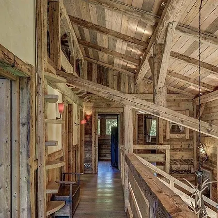 Magnificent Bortji Chalet Давос